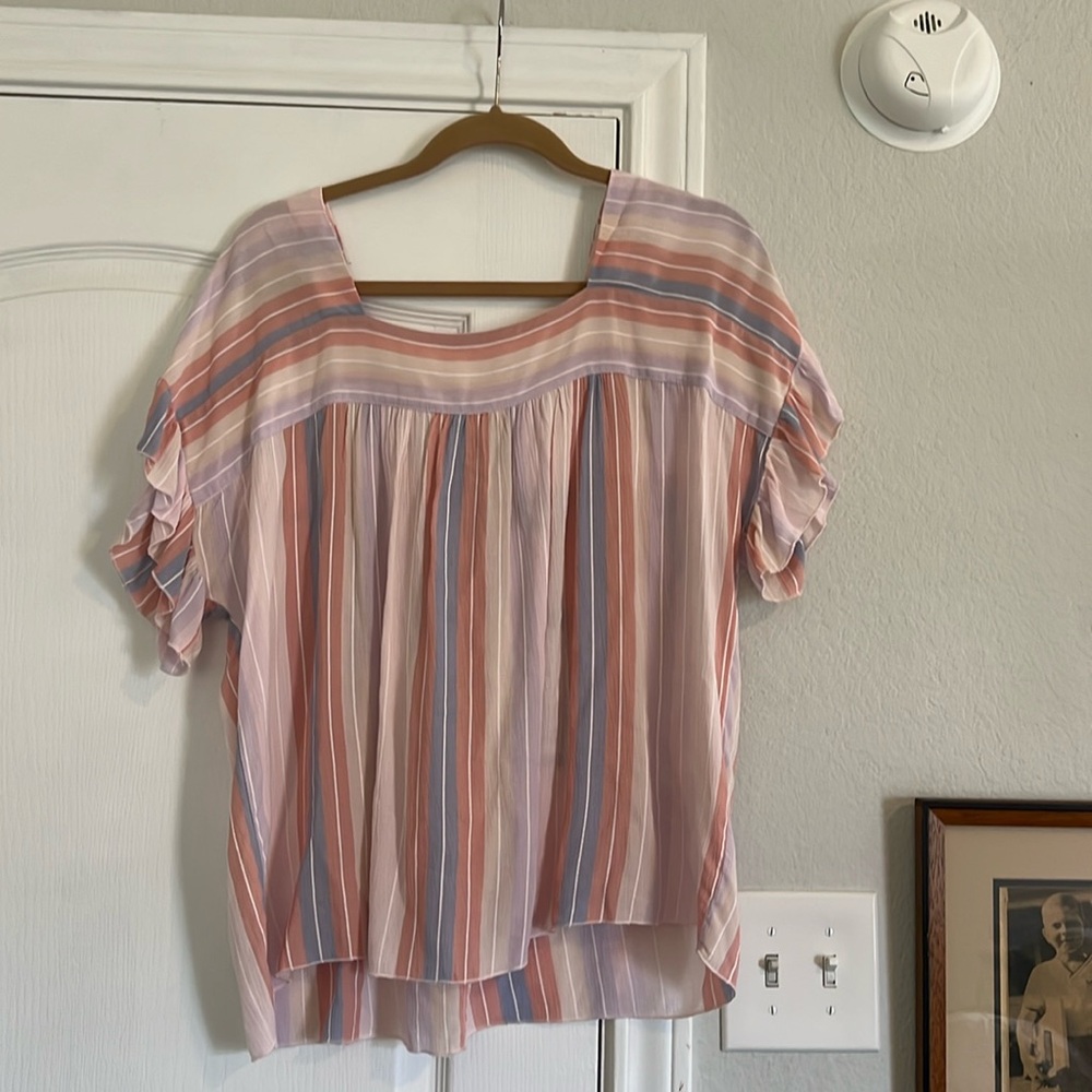 Cute tie in the back top